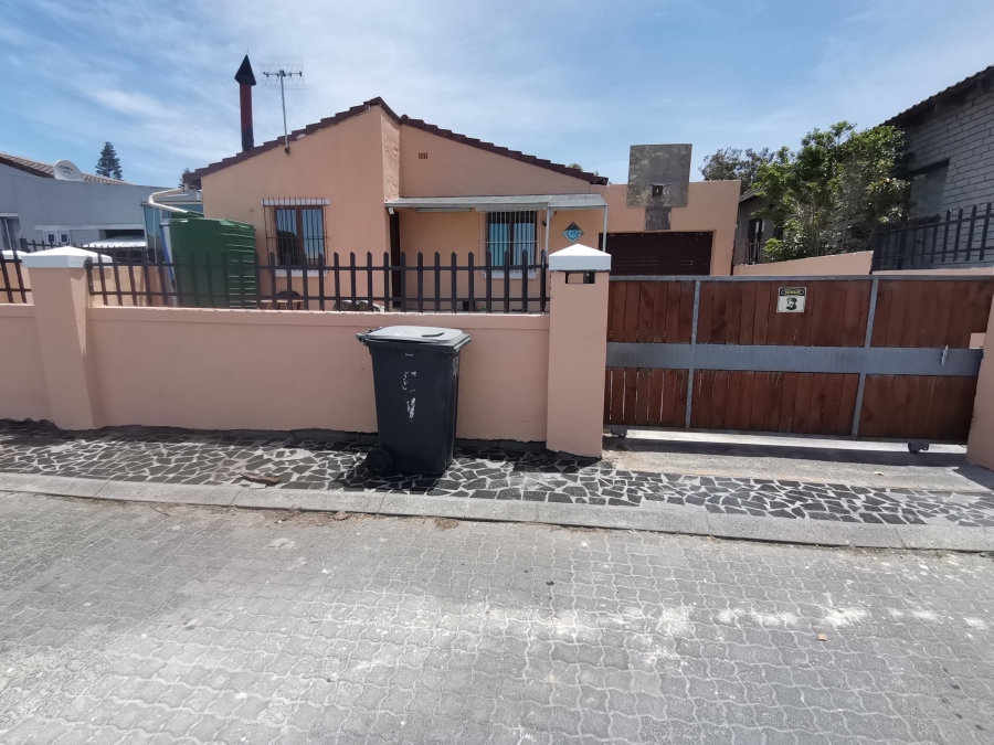 To Let 4 Bedroom Property for Rent in Devon Park Village Western Cape